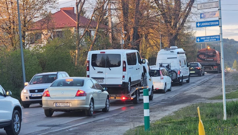 Prace drogowe na DW 965 i utrudnienia w ruchu - zdjęcie 1