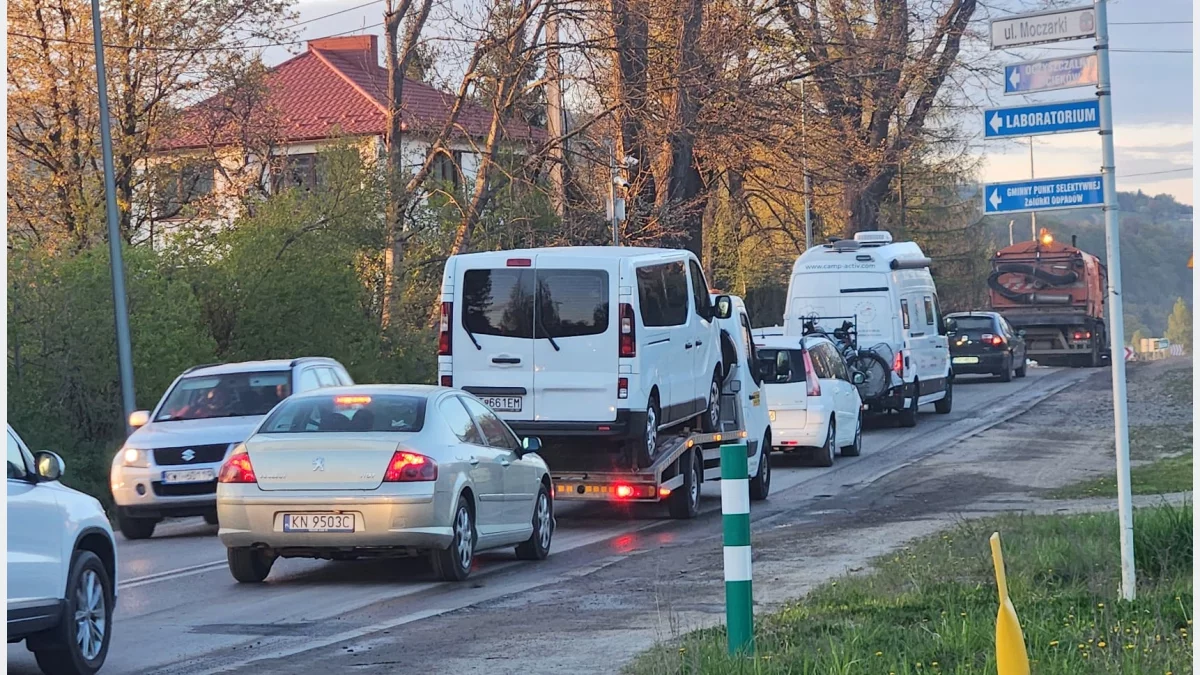 Prace drogowe na DW 965 i utrudnienia w ruchu