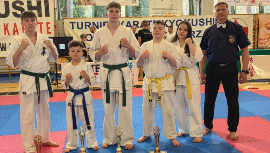 4 medale na Turnieju o Puchar Burmistrza Józefowa dla zawodników Limanowskiego Klubu Kyokushin Karate - zdjęcie 1