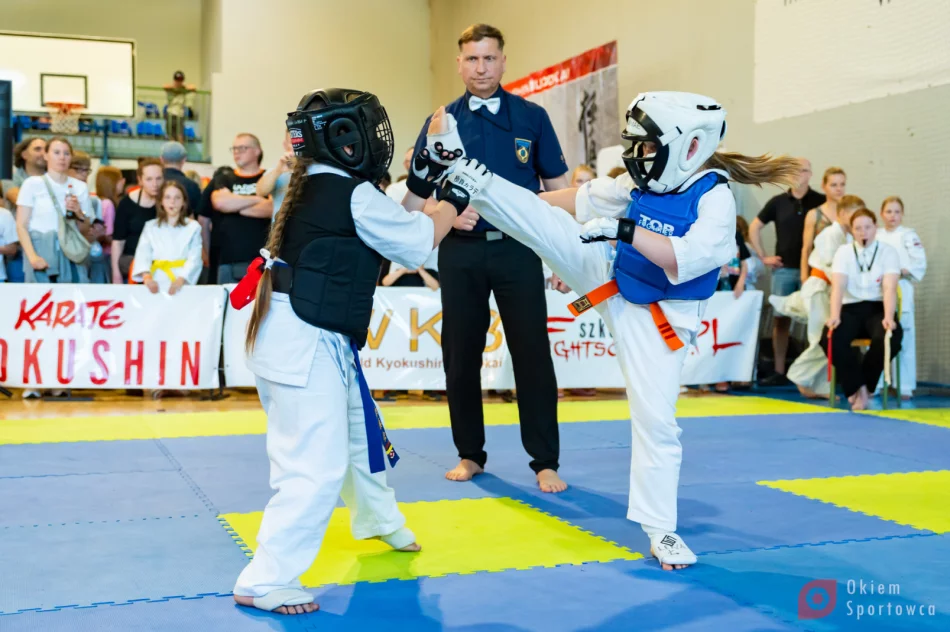 4 medale na Turnieju o Puchar Burmistrza Józefowa dla zawodników Limanowskiego Klubu Kyokushin Karate - zdjęcie 6