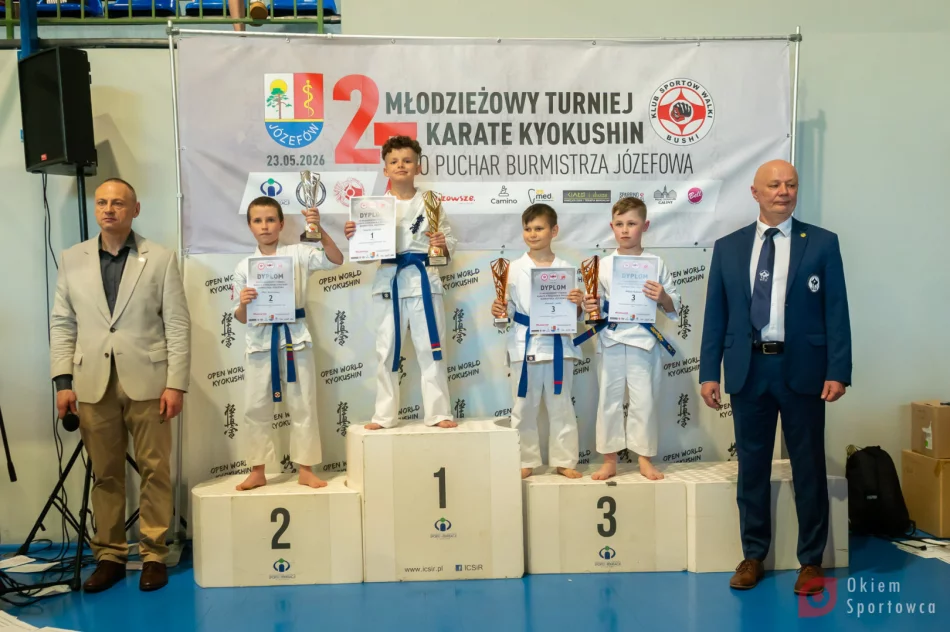4 medale na Turnieju o Puchar Burmistrza Józefowa dla zawodników Limanowskiego Klubu Kyokushin Karate - zdjęcie 7
