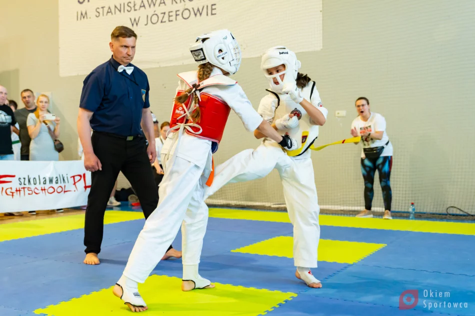 4 medale na Turnieju o Puchar Burmistrza Józefowa dla zawodników Limanowskiego Klubu Kyokushin Karate - zdjęcie 9