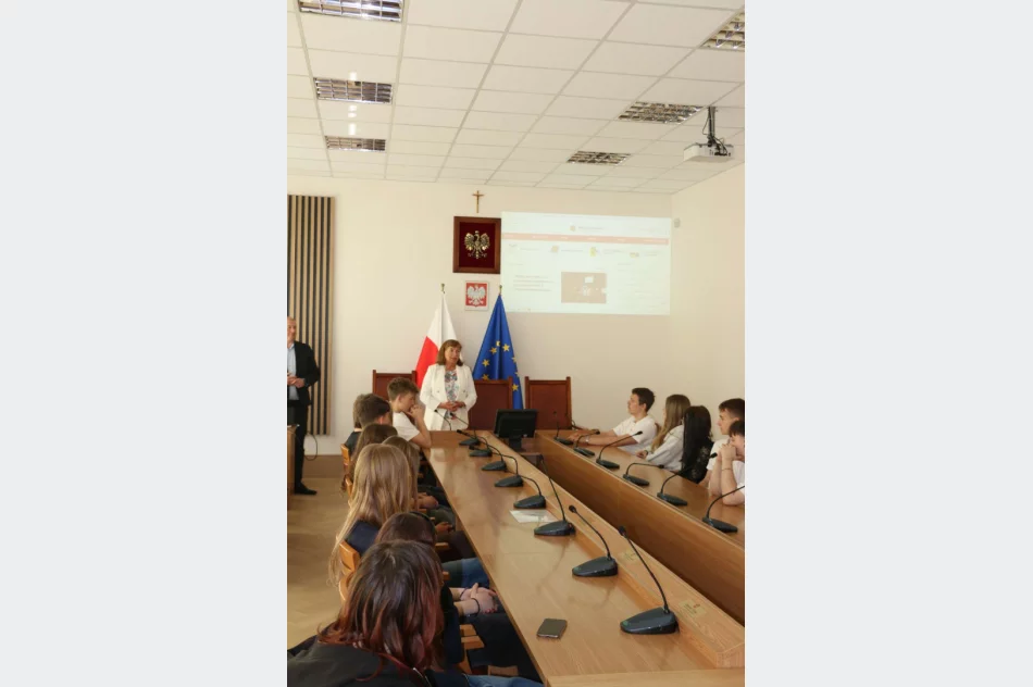 Dzień Samorządu Terytorialnego – wizyta uczniów „Tischnera” w Urzędzie Miasta Limanowa - zdjęcie 9