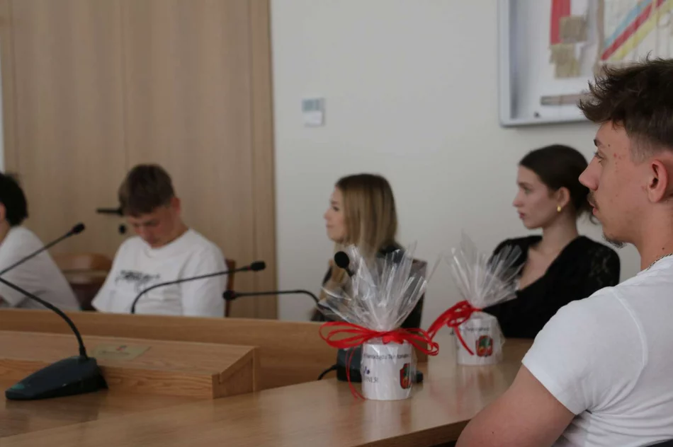 Dzień Samorządu Terytorialnego – wizyta uczniów „Tischnera” w Urzędzie Miasta Limanowa - zdjęcie 13