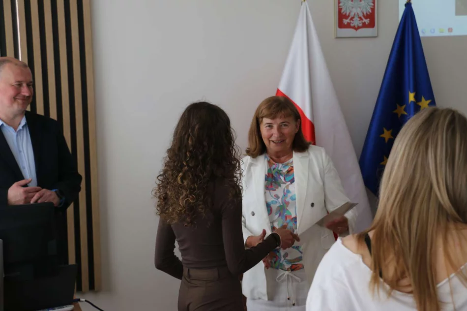 Dzień Samorządu Terytorialnego – wizyta uczniów „Tischnera” w Urzędzie Miasta Limanowa - zdjęcie 14