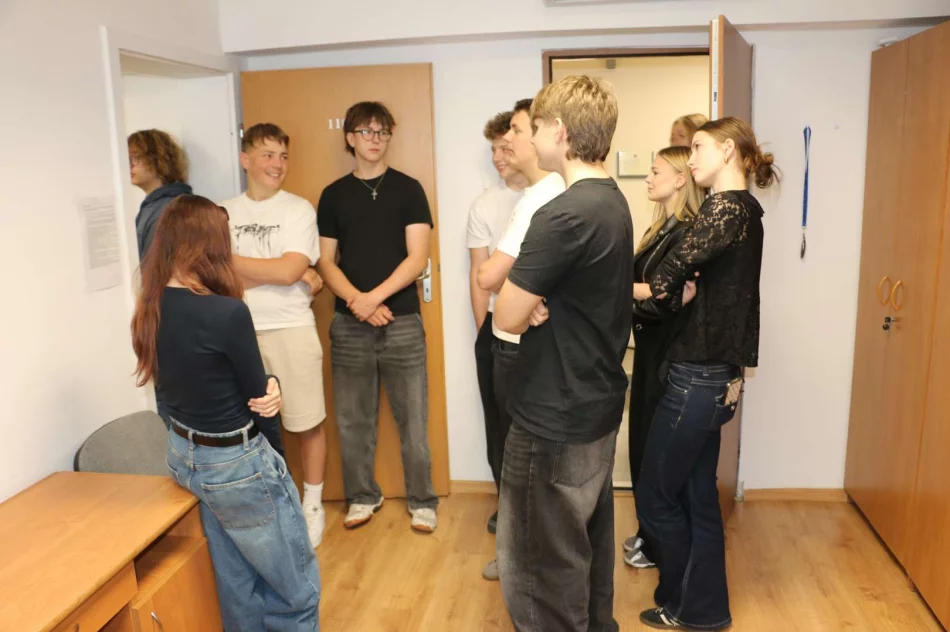 Dzień Samorządu Terytorialnego – wizyta uczniów „Tischnera” w Urzędzie Miasta Limanowa - zdjęcie 19