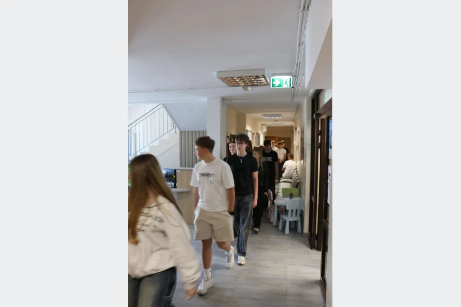 Dzień Samorządu Terytorialnego – wizyta uczniów „Tischnera” w Urzędzie Miasta Limanowa - zdjęcie 20