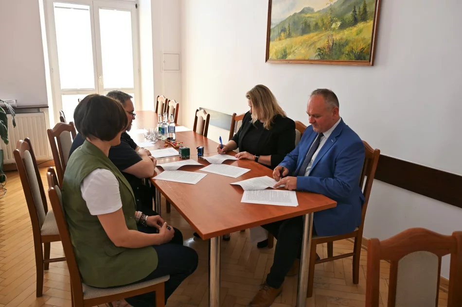 Przekazanie placu budowy pod remont drogi gminnej Kanina - Trzaskonki - zdjęcie 2