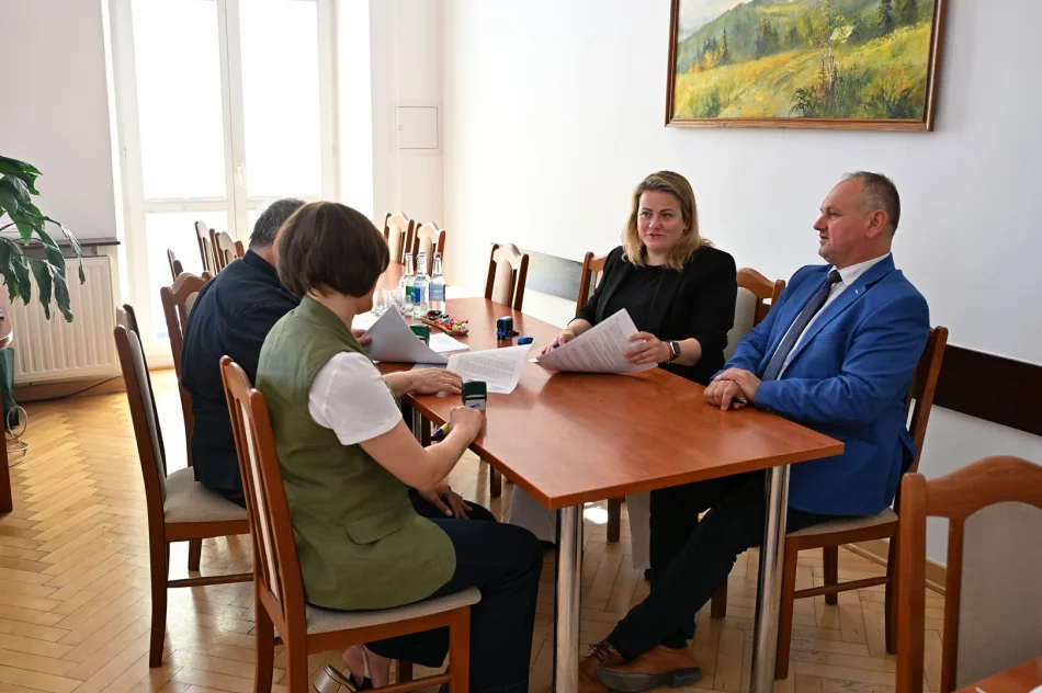 Przekazanie placu budowy pod remont drogi gminnej Kanina - Trzaskonki - zdjęcie 6