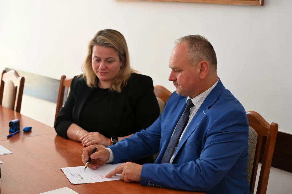 Przekazanie placu budowy pod remont drogi gminnej Kanina - Trzaskonki - zdjęcie 7