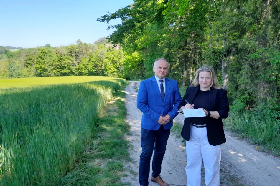 Przekazanie placu budowy pod remont drogi gminnej Kanina - Trzaskonki - zdjęcie 10