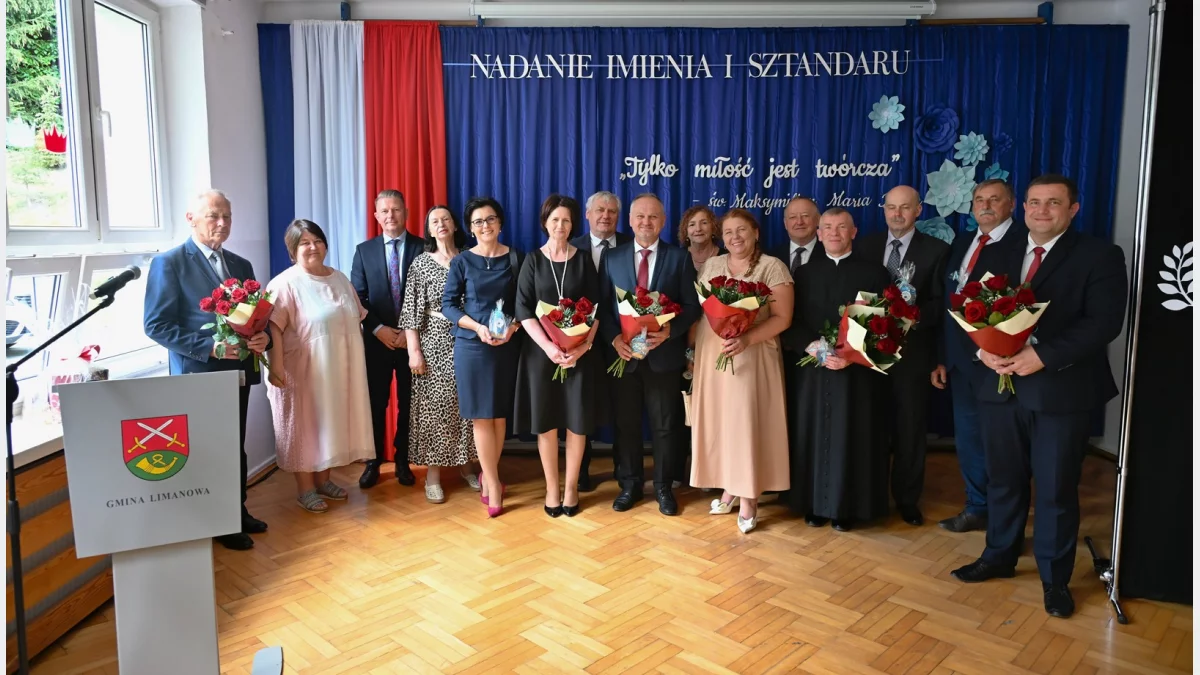 Uroczystość nadania imienia oraz sztandaru Szkole Podstawowej w Młynnem