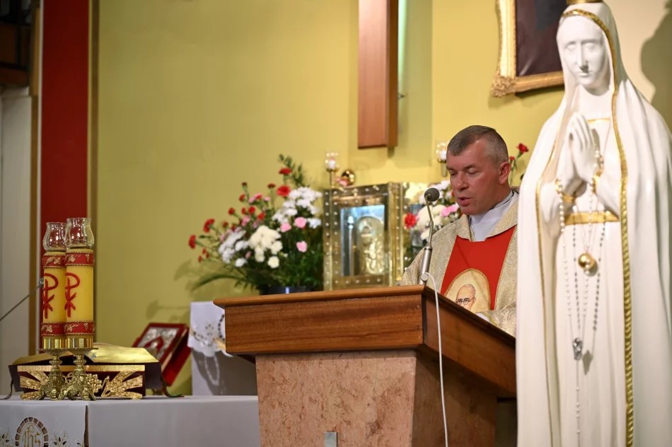 Uroczystość nadania imienia oraz sztandaru Szkole Podstawowej w Młynnem - zdjęcie 7