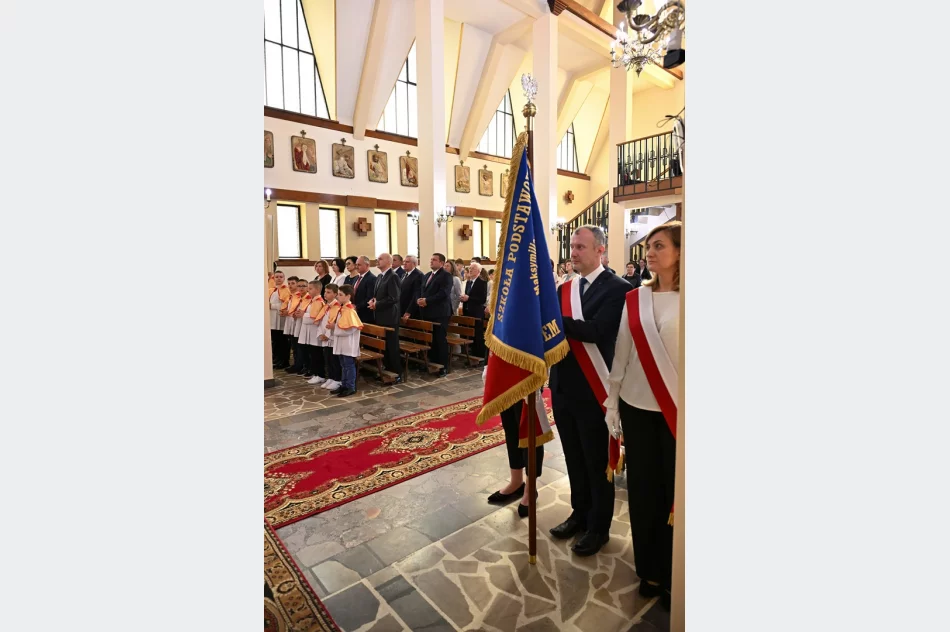 Uroczystość nadania imienia oraz sztandaru Szkole Podstawowej w Młynnem - zdjęcie 9