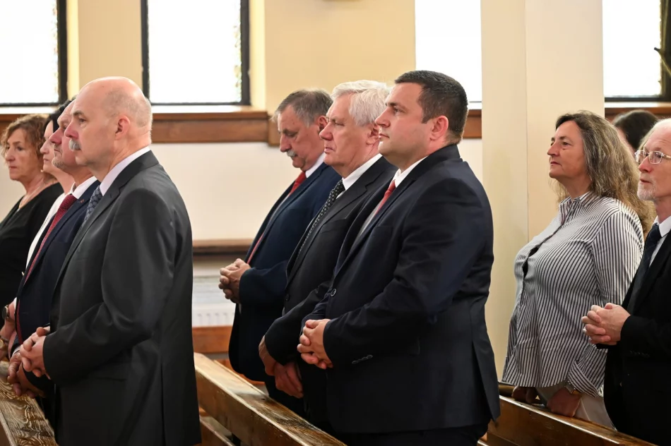 Uroczystość nadania imienia oraz sztandaru Szkole Podstawowej w Młynnem - zdjęcie 10