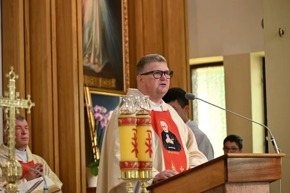Uroczystość nadania imienia oraz sztandaru Szkole Podstawowej w Młynnem - zdjęcie 11