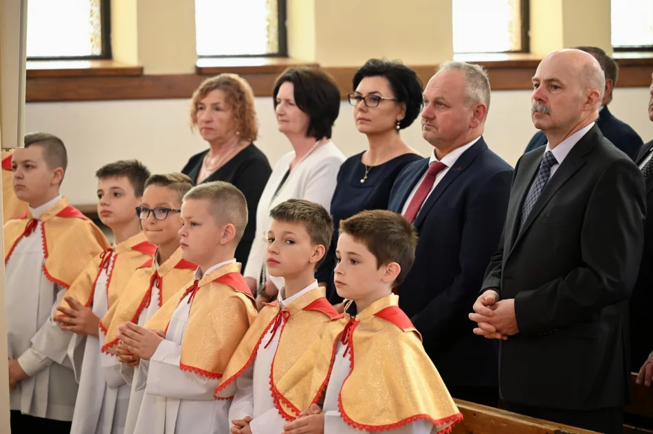 Uroczystość nadania imienia oraz sztandaru Szkole Podstawowej w Młynnem - zdjęcie 12