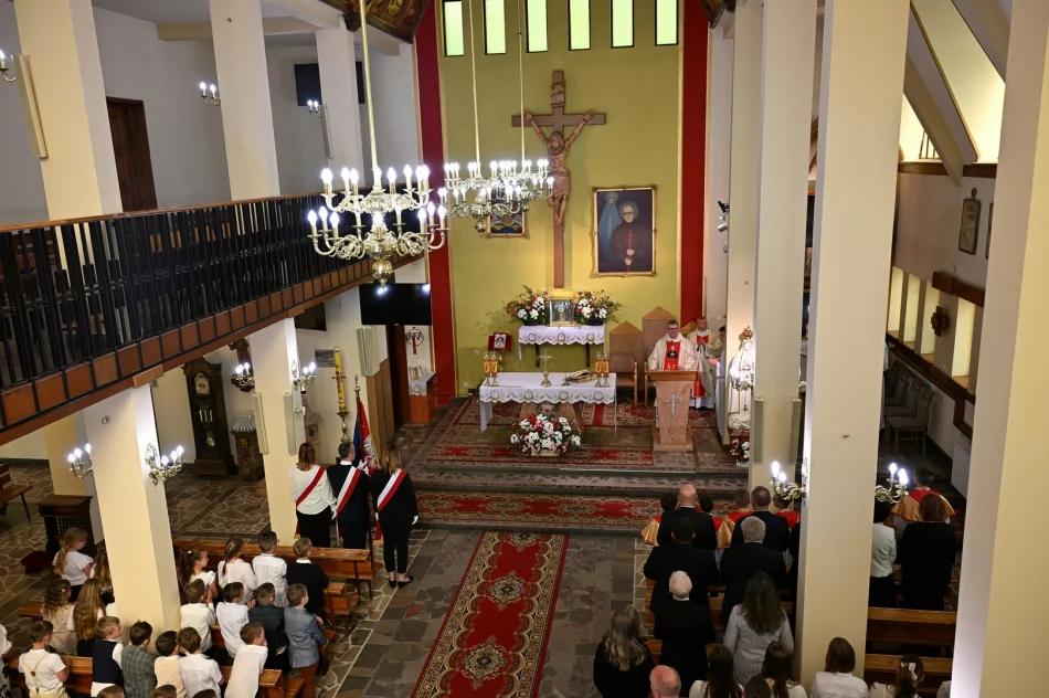 Uroczystość nadania imienia oraz sztandaru Szkole Podstawowej w Młynnem - zdjęcie 16