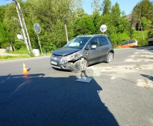 Dwie osoby w szpitalu po zderzeniu na powiatówce - zdjęcie główne