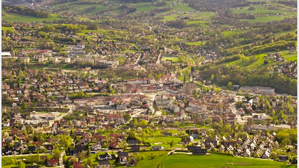 Panorama miasta Limanowa w Beskidzie Wyspowym