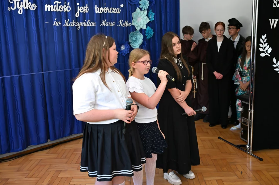 Nowy patron i sztandar - szkoła świętuje też wielki jubileusz (ZDJĘCIA) - zdjęcie 3