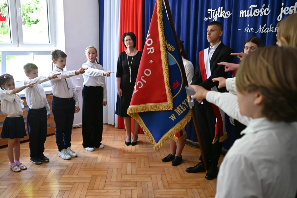 Nowy patron i sztandar - szkoła świętuje też wielki jubileusz (ZDJĘCIA) - zdjęcie 19