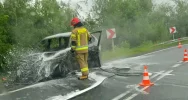 Pożar osobówki na drodze krajowej nr 28 - zdjęcie 2