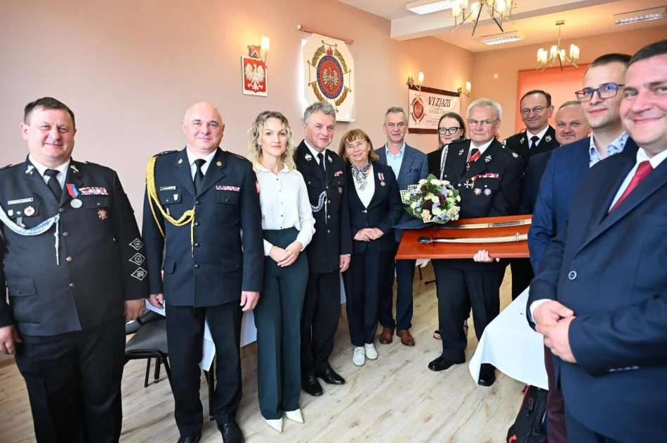 Burmistrz Miasta Limanowa odznaczona Srebrnym Medalem za Zasługi dla Pożarnictwa - zdjęcie 16