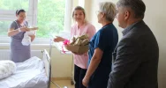 To był ich pierwszy Dzień Dziecka - upominki dla noworodków na oddziale - zdjęcie 2