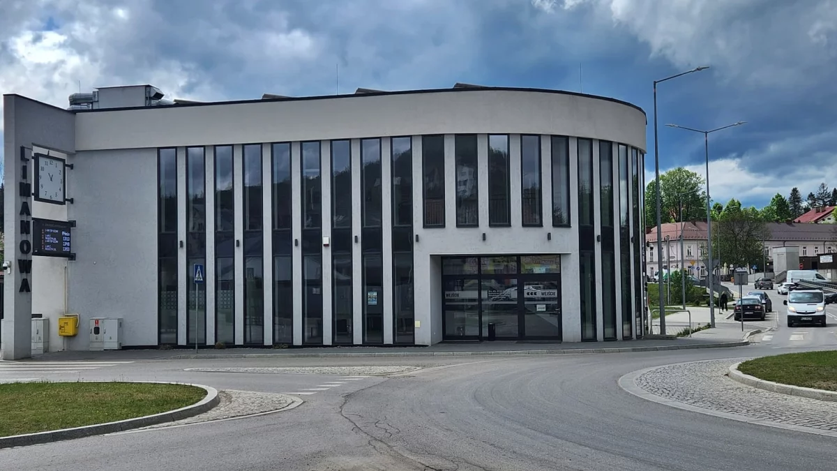 Miejski dworzec autobusowy w Limanowej