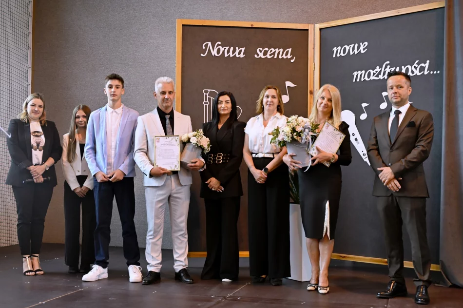 „Nowa scena – nowe możliwości…” - wyjątkowy Dzień Dziecka w SP w Pisarzowej - zdjęcie 4