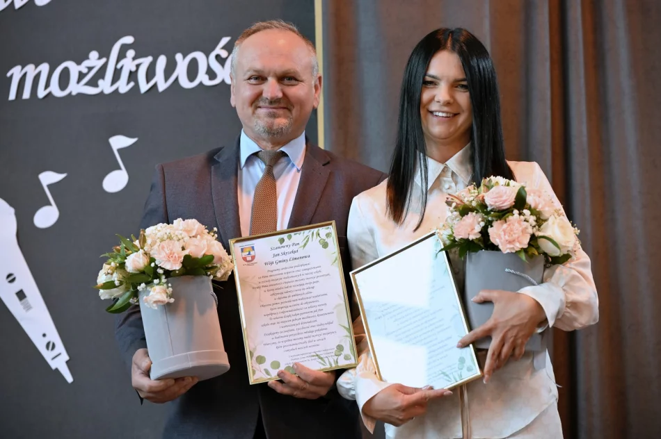 „Nowa scena – nowe możliwości…” - wyjątkowy Dzień Dziecka w SP w Pisarzowej - zdjęcie 6