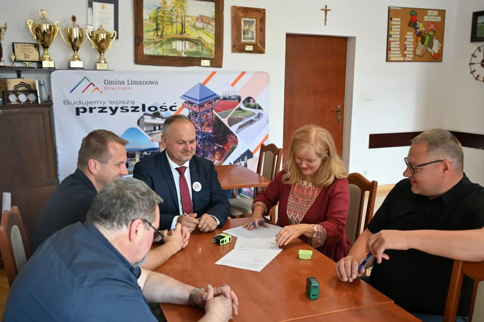 Oświetlenia boiska piłkarskiego oraz budowa mikro-instalacji fotowoltaicznej w Pisarzowej - zdjęcie 3