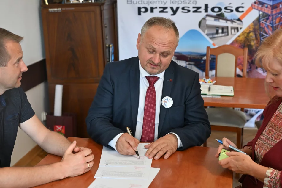 Oświetlenia boiska piłkarskiego oraz budowa mikro-instalacji fotowoltaicznej w Pisarzowej - zdjęcie 4