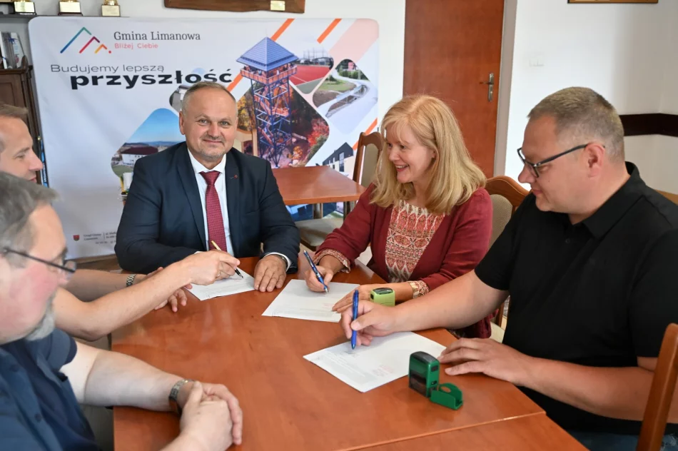 Oświetlenia boiska piłkarskiego oraz budowa mikro-instalacji fotowoltaicznej w Pisarzowej - zdjęcie 5