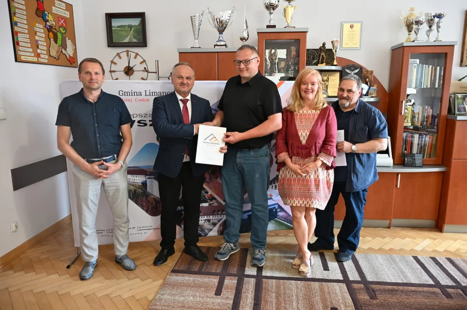 Oświetlenia boiska piłkarskiego oraz budowa mikro-instalacji fotowoltaicznej w Pisarzowej - zdjęcie 7
