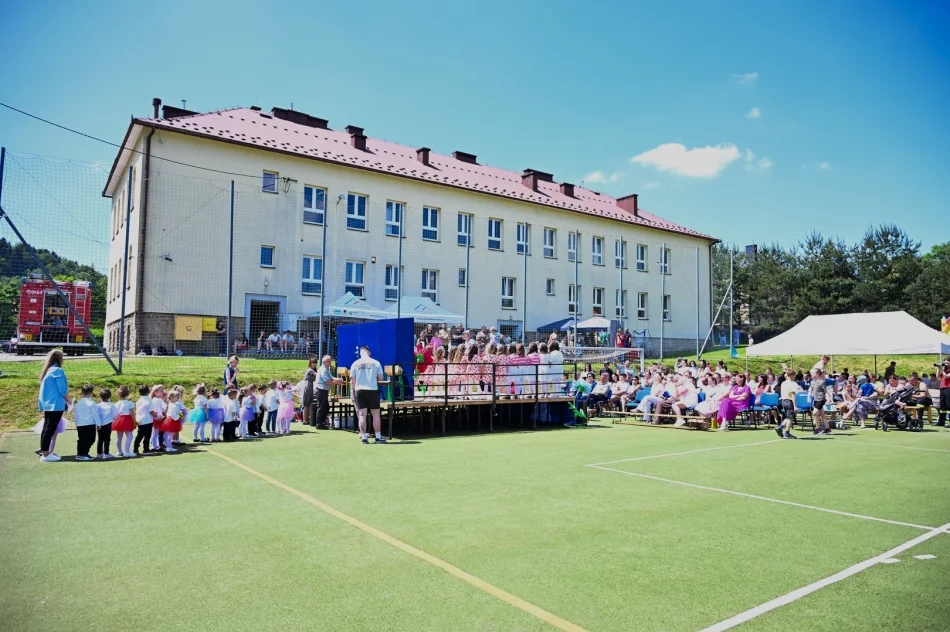 Pierwszy piknik rodzinny - szkoła zintegrowała mieszkańców - zdjęcie 10