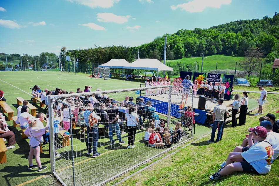 Pierwszy piknik rodzinny - szkoła zintegrowała mieszkańców - zdjęcie 13