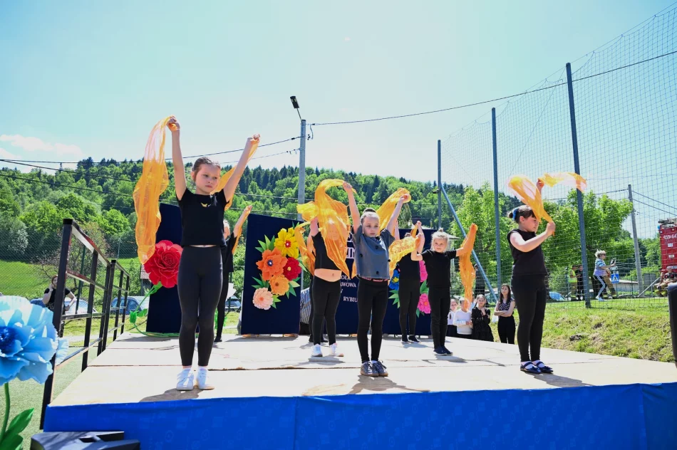Pierwszy piknik rodzinny - szkoła zintegrowała mieszkańców - zdjęcie 15