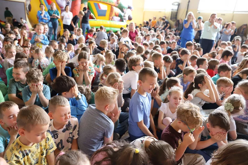 Radosne obchody Dnia Dziecka w ZSP Nr 1 i Miejskim Przedszkolu Nr 3 - zdjęcie 8