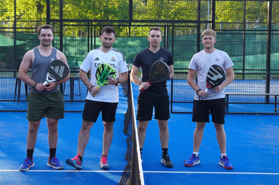 Pierwszy miesiąc ligi padlowej za nami! Wielkie emocje i awanse w Padel Arenie - zdjęcie 2