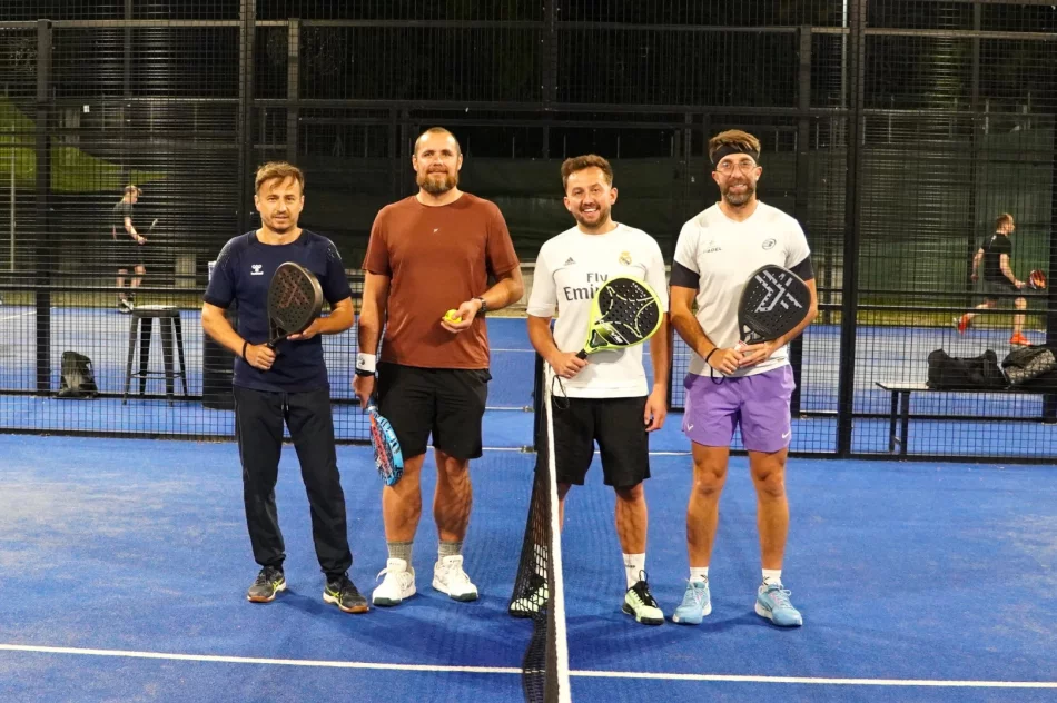 Pierwszy miesiąc ligi padlowej za nami! Wielkie emocje i awanse w Padel Arenie - zdjęcie 18