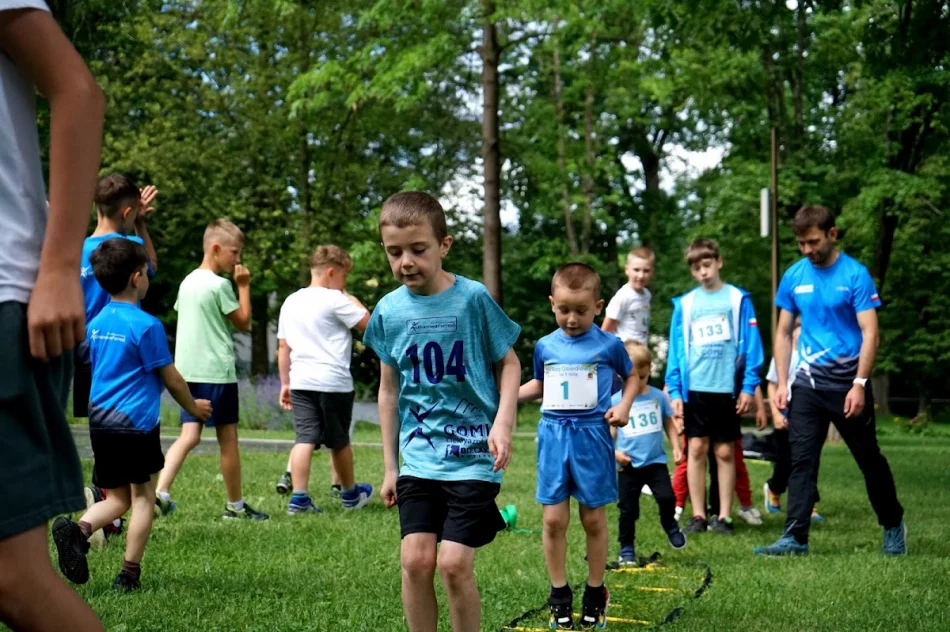 Sportowe święto dzieci i młodzieży w Parku Miejskim - zdjęcie 11