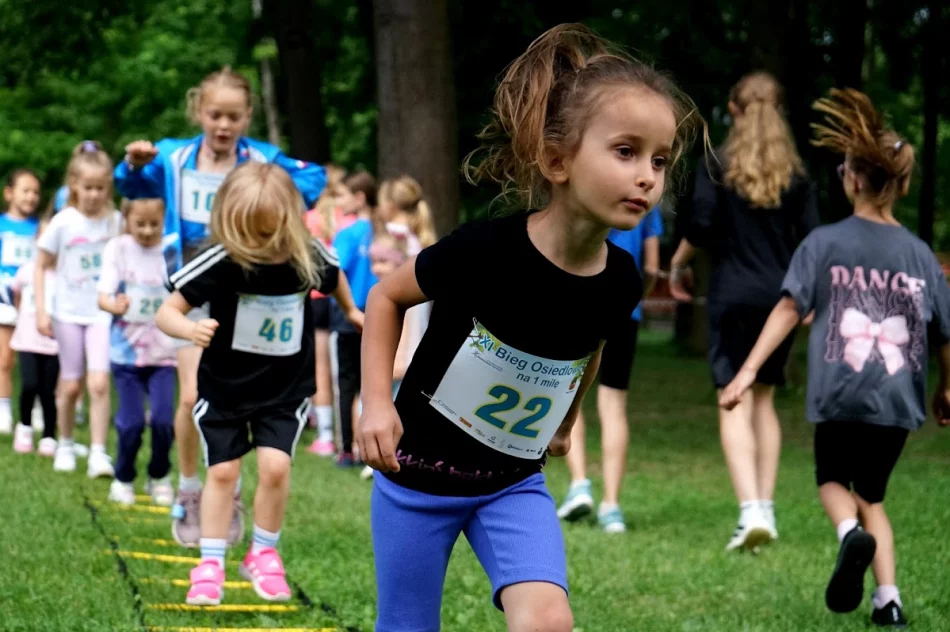 Sportowe święto dzieci i młodzieży w Parku Miejskim - zdjęcie 12