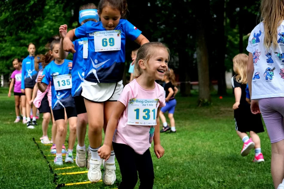 Sportowe święto dzieci i młodzieży w Parku Miejskim - zdjęcie 13