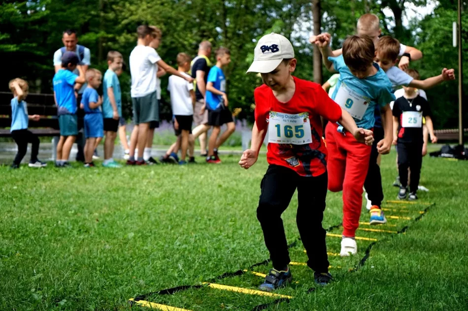 Sportowe święto dzieci i młodzieży w Parku Miejskim - zdjęcie 16