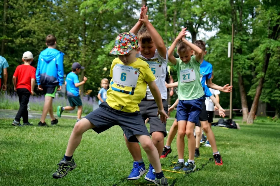 Sportowe święto dzieci i młodzieży w Parku Miejskim - zdjęcie 17
