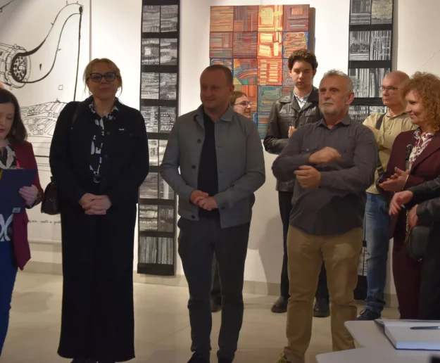 W Miejskiej Galerii Sztuki odbył się wernisaż wystawy „PASSE-PARTOUT II” - Zdjęcie główne