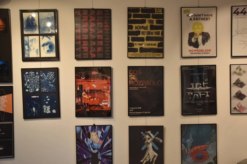 W Miejskiej Galerii Sztuki odbył się wernisaż wystawy „PASSE-PARTOUT II” - zdjęcie 11