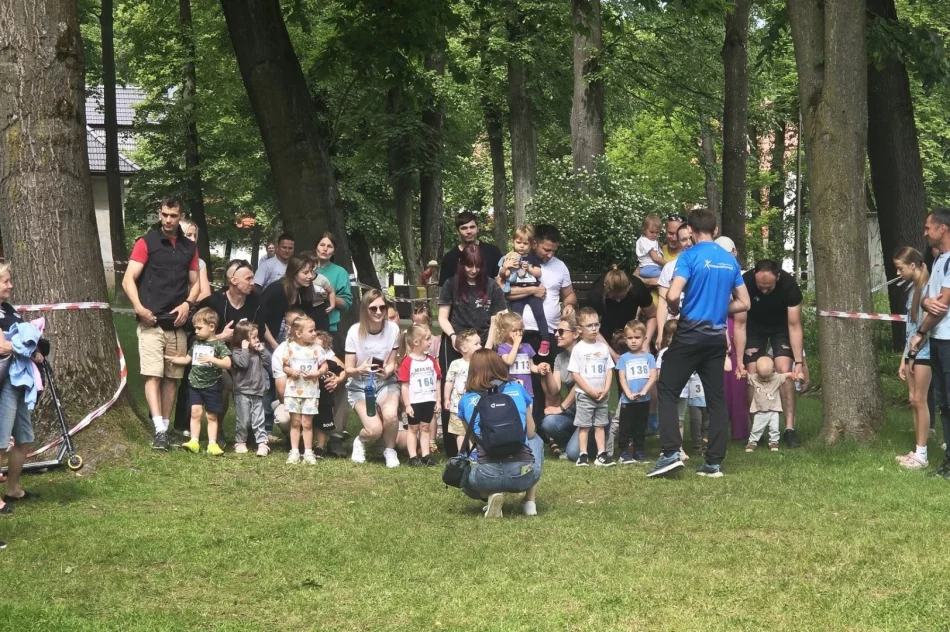 Blisko 200 młodych biegaczy na starcie XI Biegu Osiedlowego na 1 Milę - zdjęcie 3